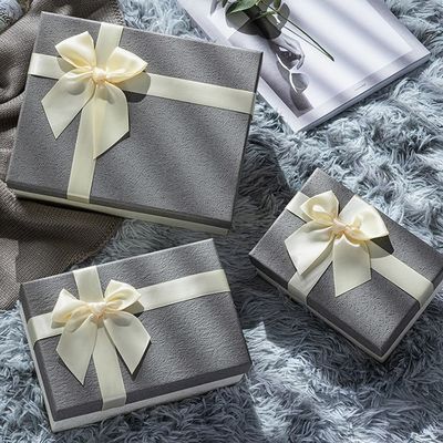 Contenitore di regalo di carta rigido su misura di tre dimensioni con l'arco per la famiglia dell'amico del coniuge