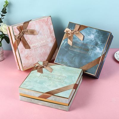 Tre colori quadrano la scatola rigida della spalla che imballa per il regalo di sorpresa