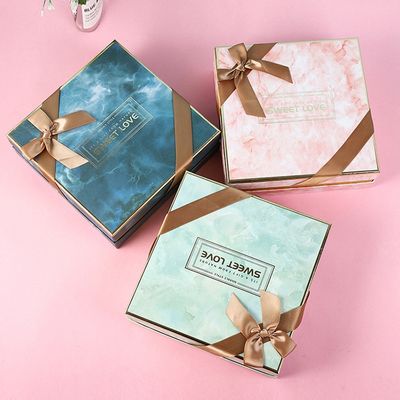 Tre colori quadrano la scatola rigida della spalla che imballa per il regalo di sorpresa