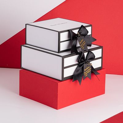 Contenitori di regalo magnetici bianchi rigidi del cartone con Rim And Ribbon Bow nero