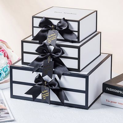 Contenitori di regalo magnetici bianchi rigidi del cartone con Rim And Ribbon Bow nero