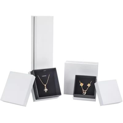 Confezione regalo vuota piccola collana e orecchini bianchi per la presentazione di gioielli