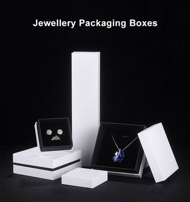 Confezione regalo vuota piccola collana e orecchini bianchi per la presentazione di gioielli