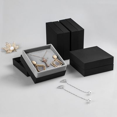 Confezioni regalo personalizzate per gioielli in cartone
