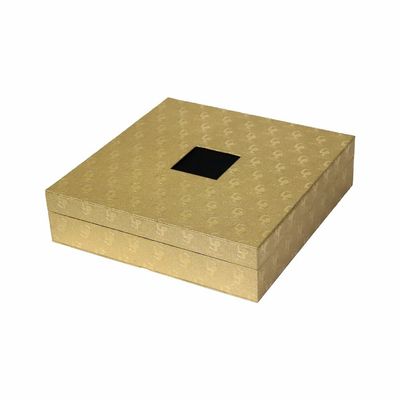 L'oro ha inciso il quadrato del contenitore di carta di cartone con il vassoio della schiuma del raso