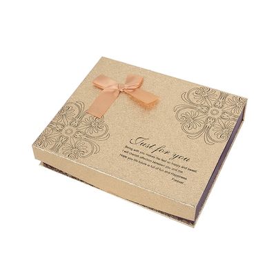 La forma del libro ha celato i contenitori vuoti magnetici di cioccolato con i divisori 23.2x19x4.6cm