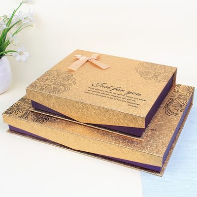 La forma del libro ha celato i contenitori vuoti magnetici di cioccolato con i divisori 23.2x19x4.6cm
